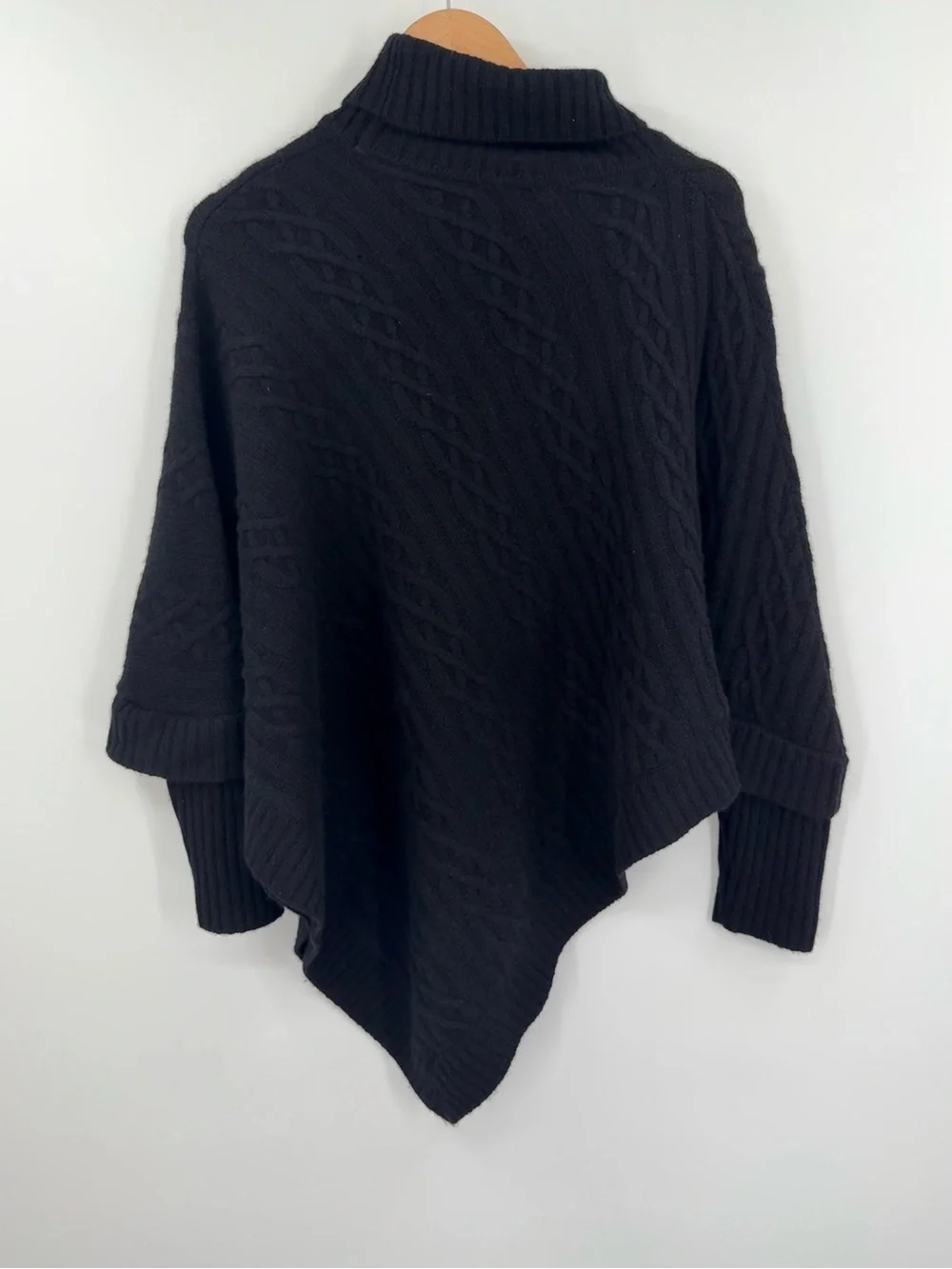 Neiman Marcus 100% Cashmere Cable Knit Poncho Sweater | Black | XS